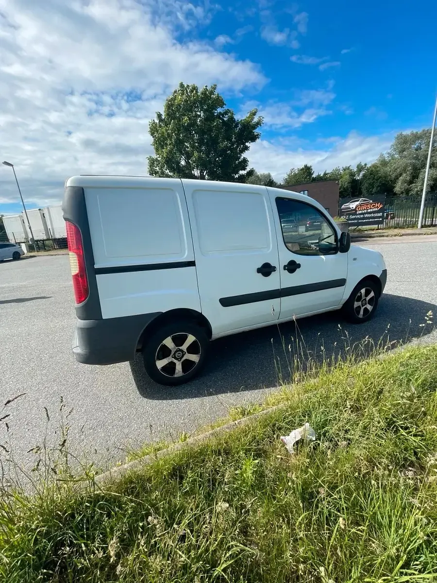 Gebraucht Fiat Doblò 75 PS (55 kW) 2008 Weiß Van / Kleinbus