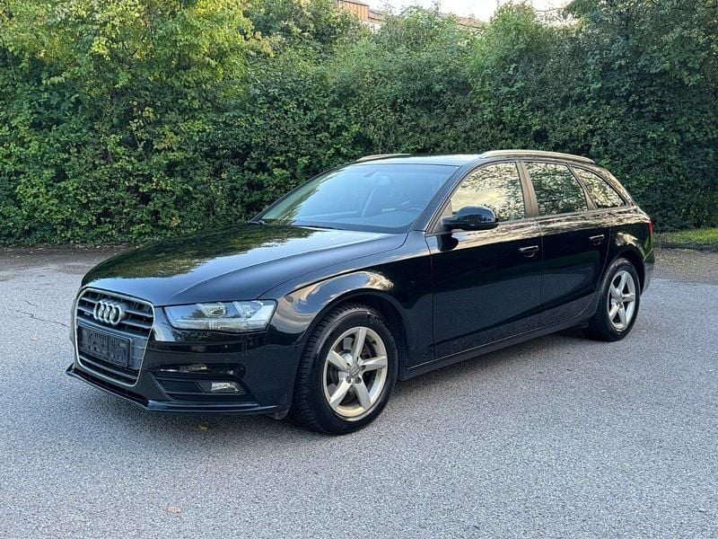 Schwarz Gebraucht 2013 Audi A4 Attraction Kombi | 8.990 € (Guter Preis) - Bild 1/4
