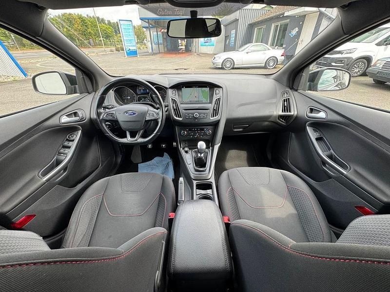 Gebraucht Ford Focus ST-Line 140 PS (102 kW) 2018 Schwarz Limousine