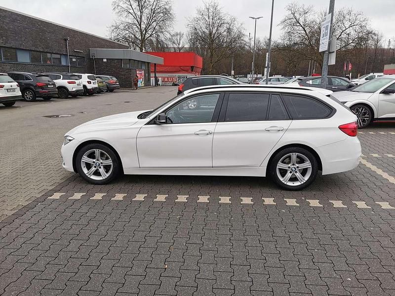 Weiß Gebraucht 2018 BMW 318 Sport Line Kombi | 16.500 € (Guter Preis) - Bild 1/4