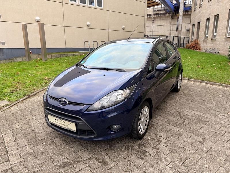 Blau Gebraucht 2010 Ford Fiesta Trend Kleinwagen | 3.450 € (Fairer Preis) - Bild 1/4