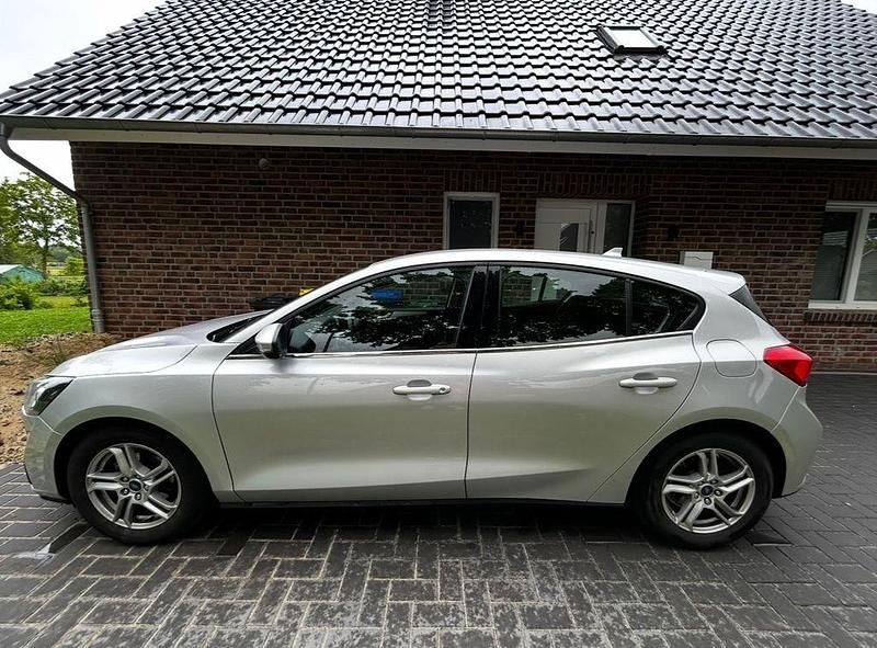 Gebraucht Ford Focus Cool & Connect 101 PS (74 kW) 2021 Silber Limousine