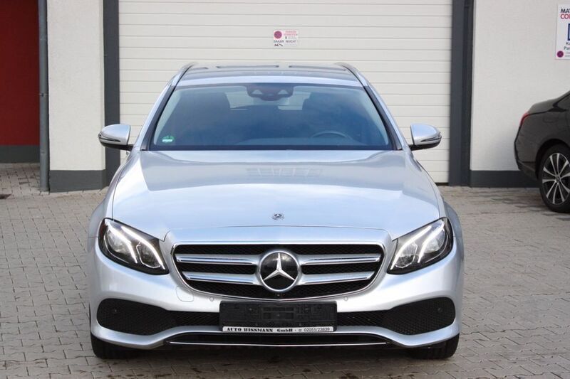 Silber Gebraucht 2018 Mercedes E220 Kombi | 27.900 € (Superpreis) - Bild 1/4