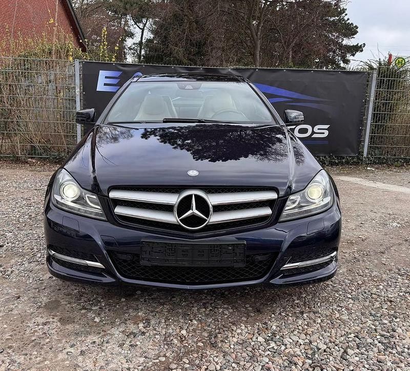 Gebraucht Mercedes C180 156 PS (114 kW) 2012 Blau Coupé