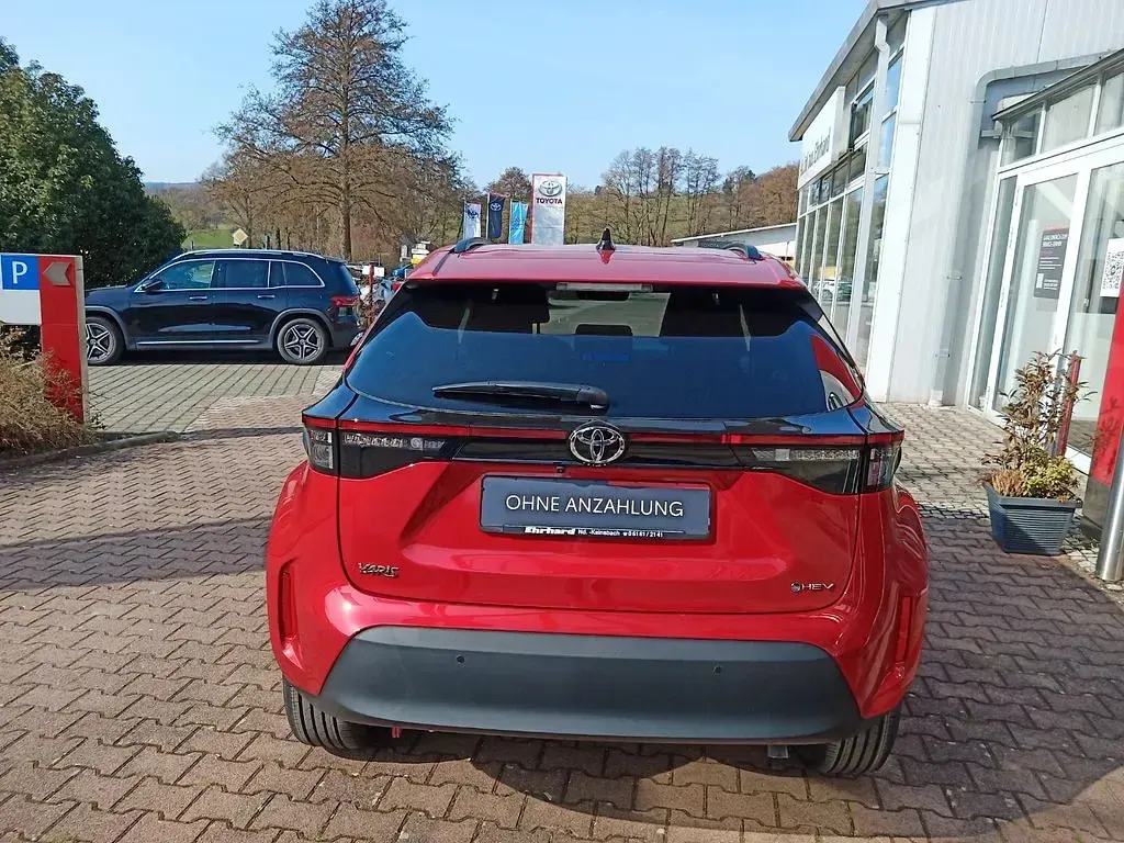 Neu Toyota Yaris Cross 131 PS (96 kW) 2026 Rot SUV
