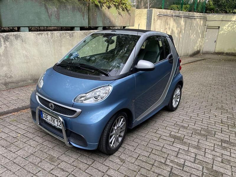 Blau Gebraucht 2012 Smart ForTwo Cabrio Passion Cabrio | 8.879 € (Teuer) - Bild 1/4