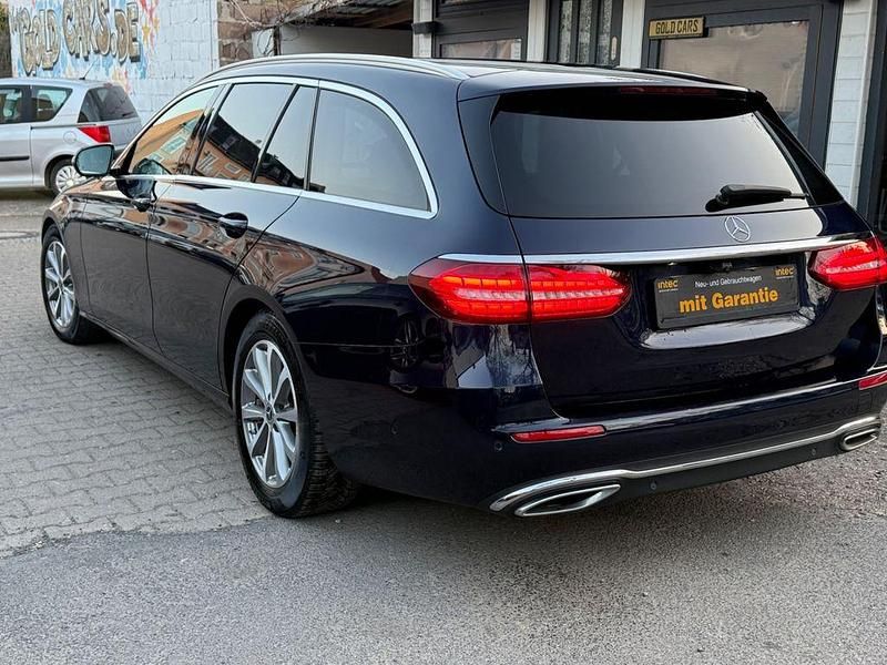 Gebraucht Mercedes E200 160 PS (117 kW) 2020 Blau Kombi