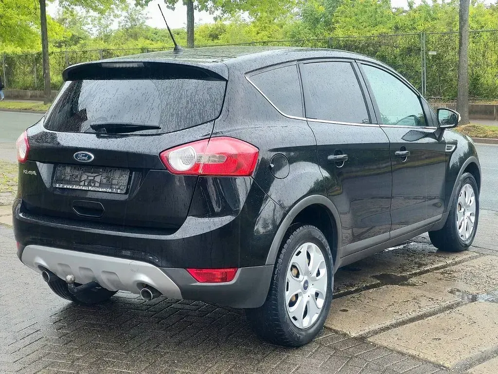 Usado Ford Kuga Trend 140 HP (102 kW) 2012 Preto SUV