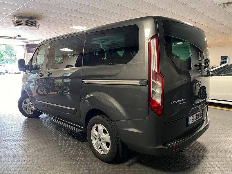 Gebraucht Ford Tourneo Titanium 131 PS (96 kW) 2016 Grau Van / Kleinbus