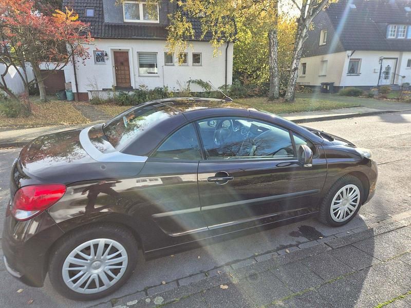 Braun Gebraucht 2011 Peugeot 207 CC Cabrio | 1.950 € (Guter Preis) - Bild 1/4
