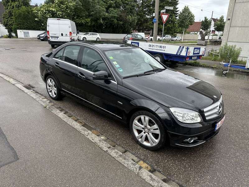 Obsidianschwarz metalliclack Gebraucht 2009 Mercedes C180 Limousine | 7.900 € (Fairer Preis) - Bild 1/4