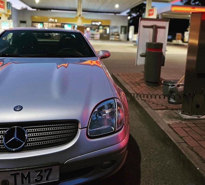 Silber Gebraucht 2001 Mercedes SLK200 AMG Cabrio | 10.400 € (Teuer) - Bild 1/4