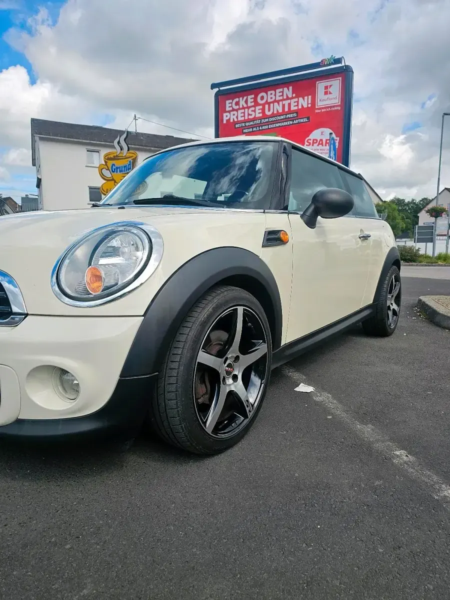Gebraucht Mini Cooper 75 PS (55 kW) 2012 Weiß Kleinwagen