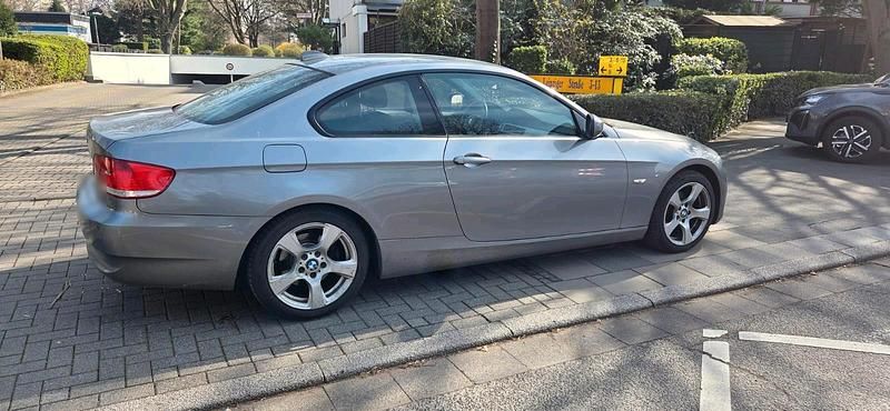 Gebraucht BMW 320 170 PS (125 kW) 2010 Grau Coupé