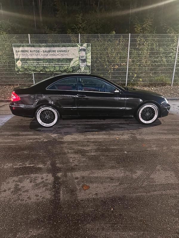 Schwarz Gebraucht 2002 Mercedes CLK320 Avantgarde Coupé | 5.999 € - Bild 1/4
