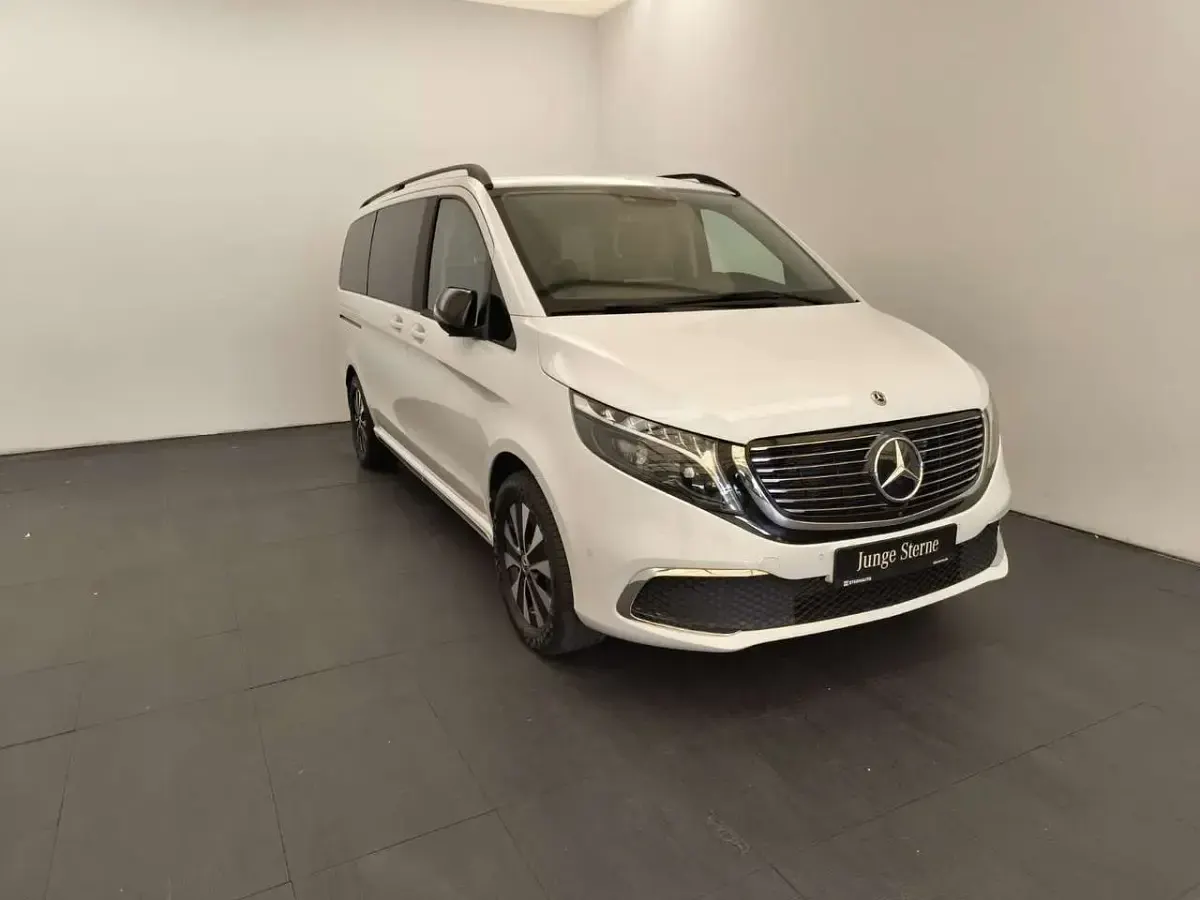 Gebraucht Mercedes EQV250 Long 69 kW (95 PS) 2024 Weiß Van / Kleinbus