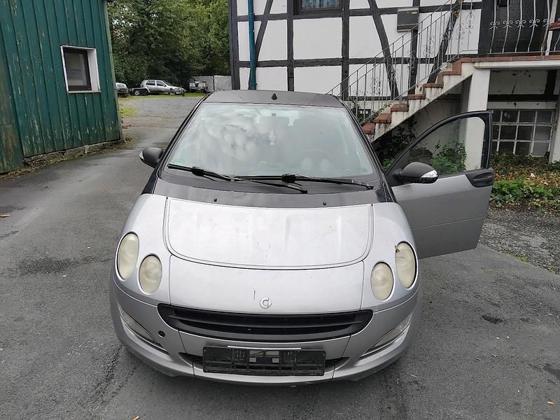 Silber Gebraucht 2003 Smart ForFour Kleinwagen | 600 € - Bild 1/4