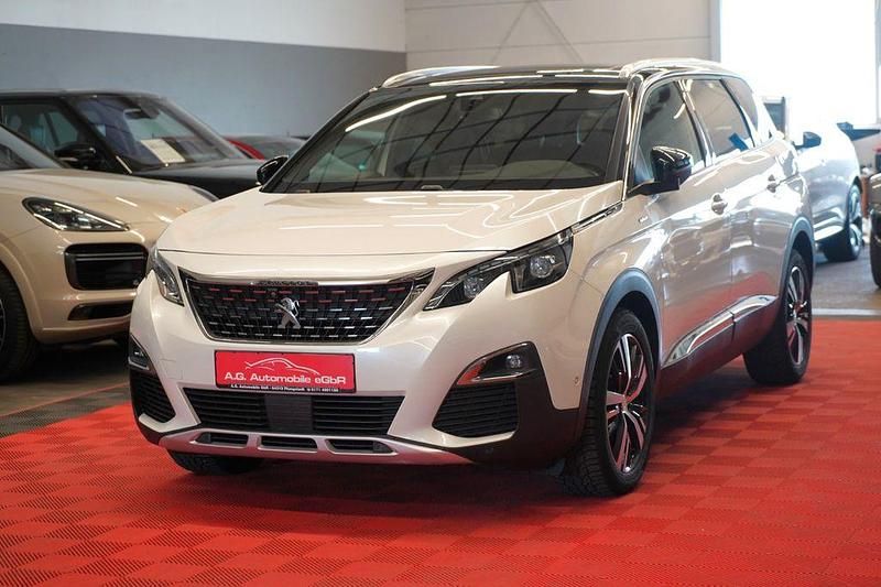 Weiß Gebraucht 2017 Peugeot 5008 GT-line Van / Kleinbus | 18.950 € (Fairer Preis) - Bild 1/4