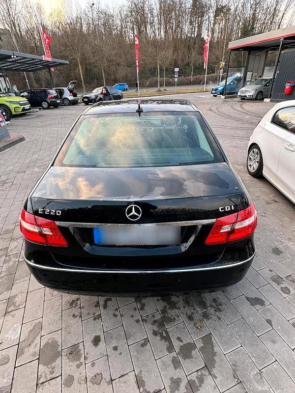 Gebraucht Mercedes 220 177 PS (130 kW) 2010 Schwarz Limousine