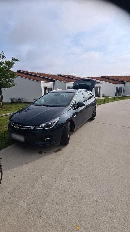Gebraucht Opel Astra Edition 150 PS (110 kW) 2017 Grün Kombi