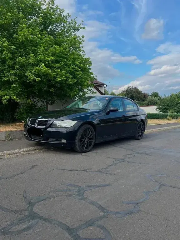 Gebraucht BMW 318 Basis 129 PS (94 kW) 2007 Schwarz Limousine