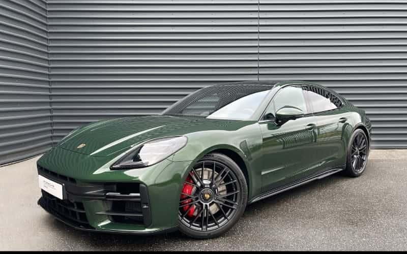 Oakgrünmetallic neo Neu 2025 Porsche Panamera GTS Limousine | 197.410 € (Fairer Preis) - Bild 1/4