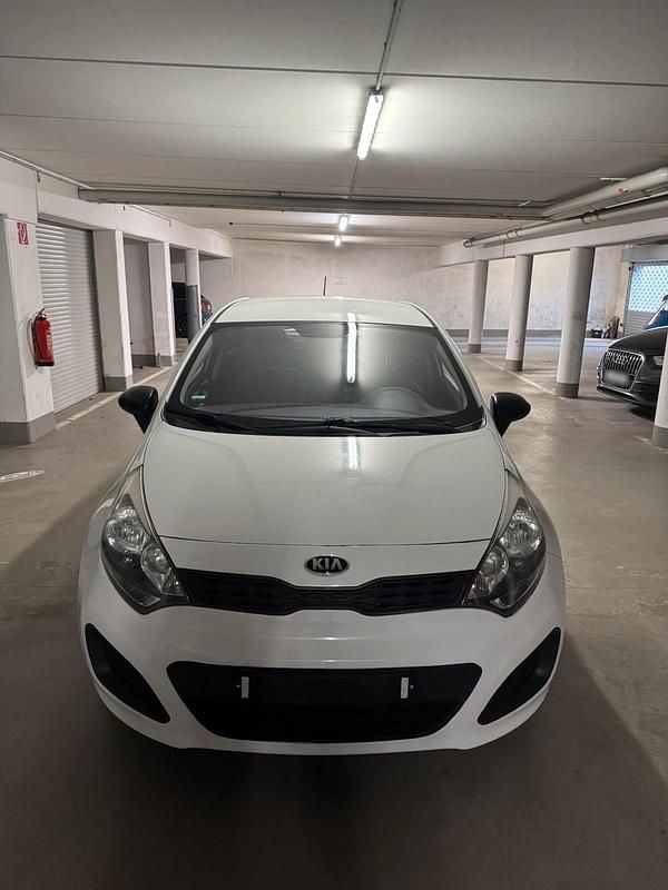 Gebraucht Kia Rio 86 PS (63 kW) 2012 Weiß Kleinwagen