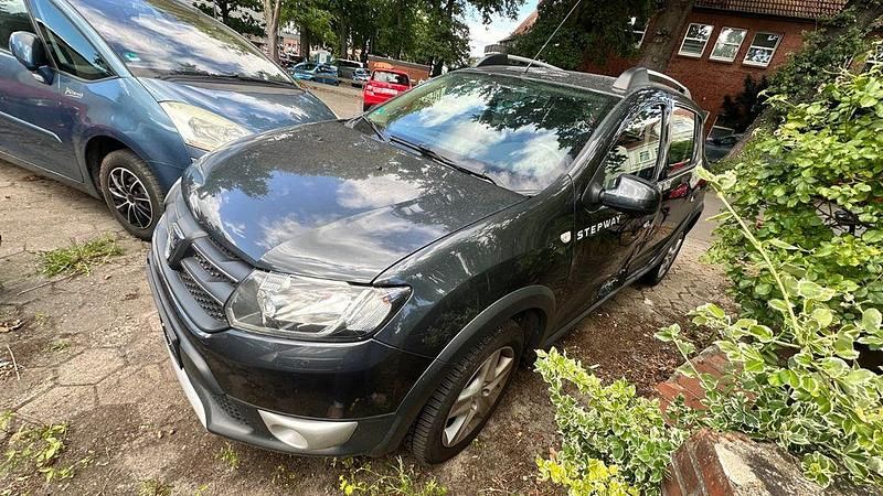 Grau Gebraucht 2016 Dacia Sandero Prestige Kleinwagen | 6.500 € (Guter Preis) - Bild 1/4
