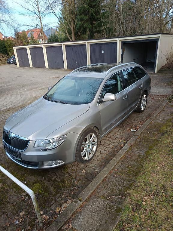 Gebraucht Skoda Superb Exclusive 160 PS (117 kW) 2013 Silber Kombi