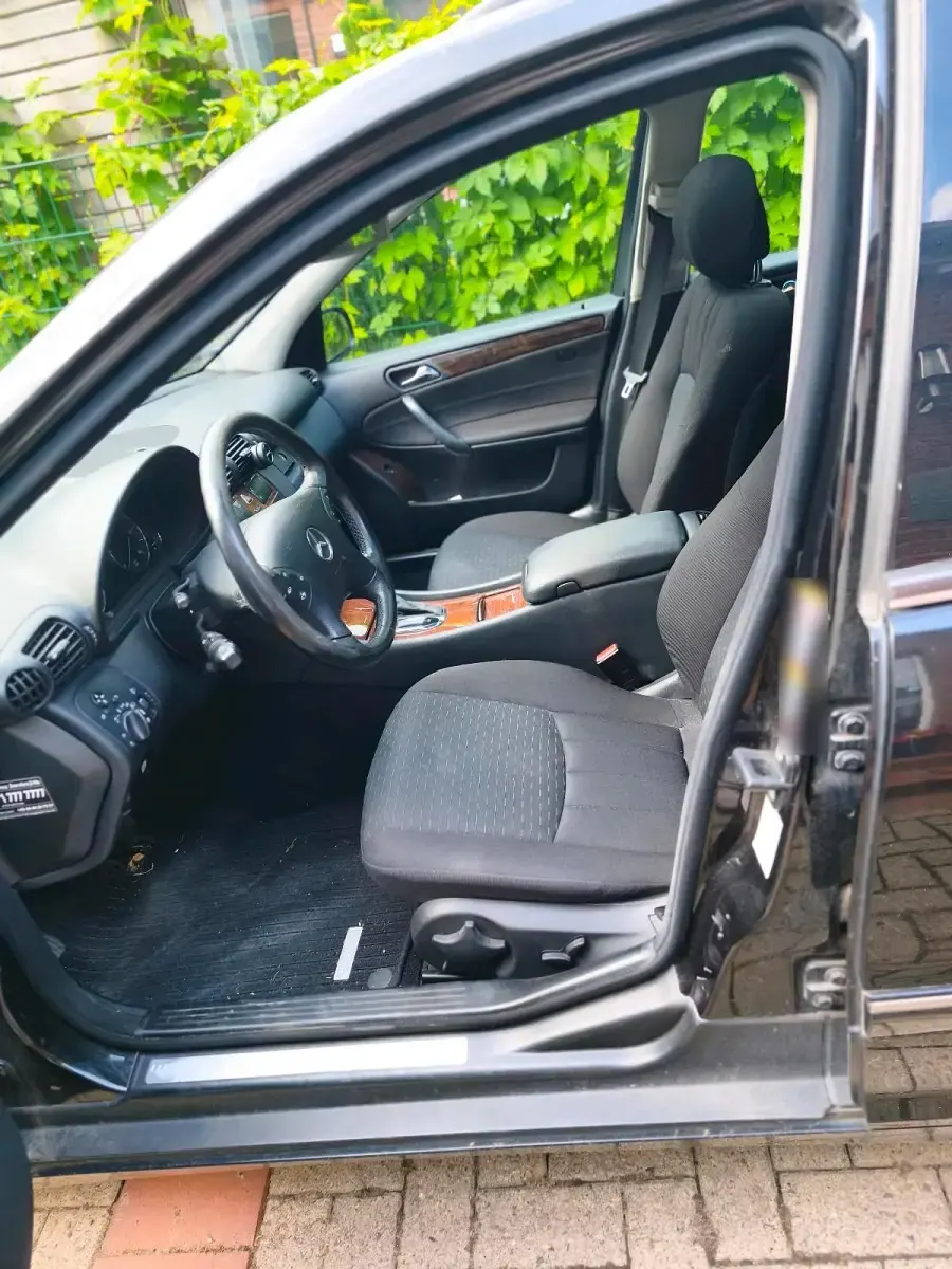 Gebraucht Mercedes C220 Elegance 150 PS (110 kW) 2006 Schwarz Kombi