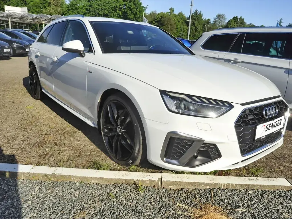 Używany Audi A4 S-Line 204 KM (150 kW) 2022 Biały Kombi