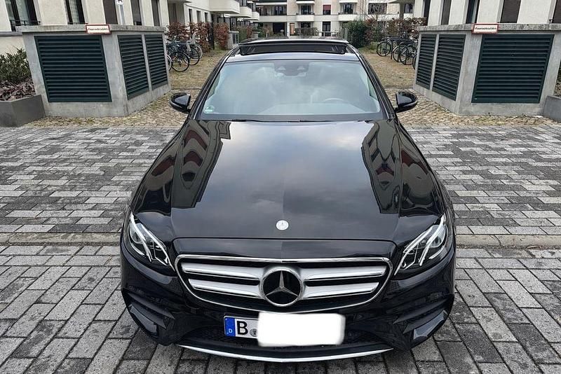 Gebraucht Mercedes E220 AMG line 194 PS (142 kW) 2016 Schwarz Limousine