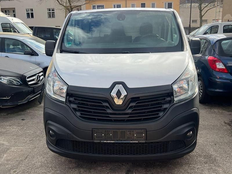 Gebraucht Renault Trafic 120 PS (88 kW) 2015 Gletscherweiss Van / Kleinbus