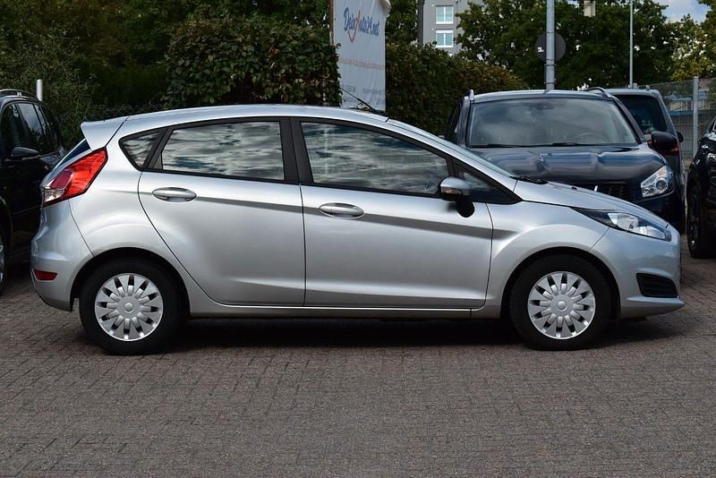Gebraucht Ford Fiesta Trend 95 PS (69 kW) 2015 Silber Kleinwagen