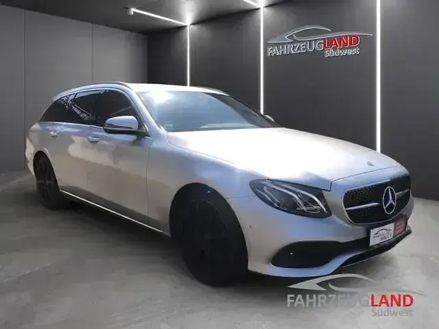 Gebraucht Mercedes E220 Avantgarde 194 PS (142 kW) 2018 Iridiumsilber Kombi