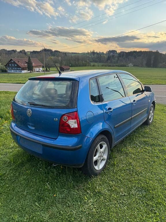 Usado VW Polo Basis 64 HP (47 kW) 2003 Azul Sedan