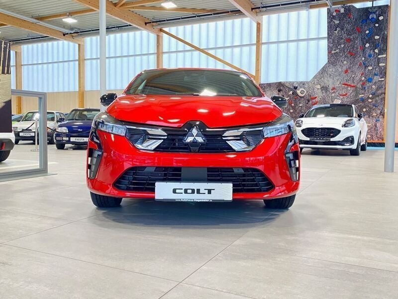 Second-hand Mitsubishi Colt Top 143 CP (105 kW) 2023 Roșu Berlinǎ