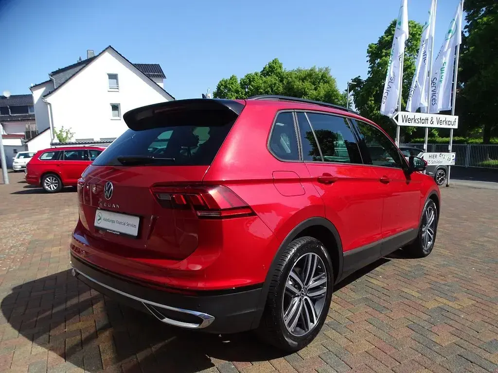 Gebraucht VW Tiguan 150 PS (110 kW) 2022 Rot SUV