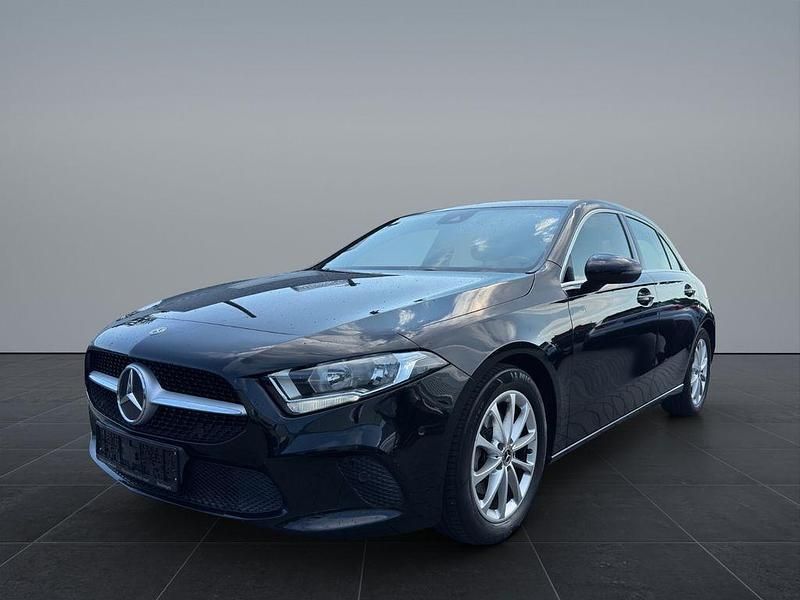 Schwarz Gebraucht 2018 Mercedes A200 Limousine | 17.990 € (Fairer Preis) - Bild 1/4