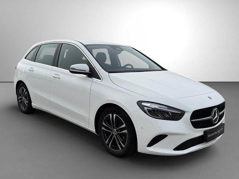 Gebraucht Mercedes B200 Progressive 163 PS (119 kW) 2025 Weiß Van / Kleinbus
