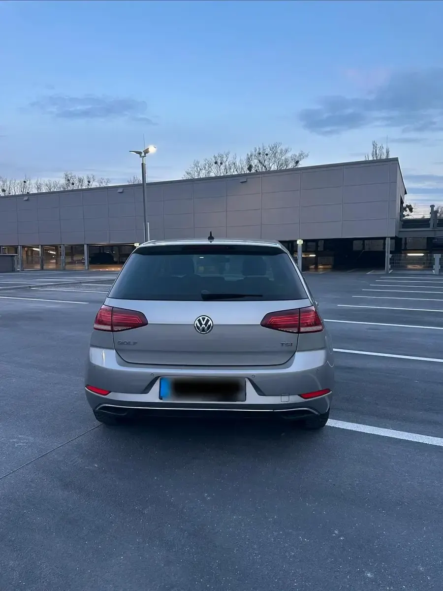 Gebraucht VW Golf VII 150 PS (110 kW) 2018 Grau Kleinwagen
