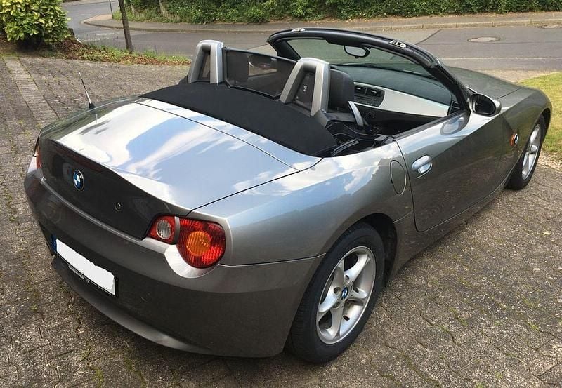 Gebraucht BMW Z4 170 PS (125 kW) 2005 Grau Cabrio