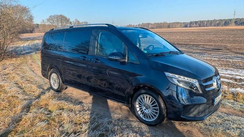 Blau Gebraucht 2019 Mercedes V250 Edition Van / Kleinbus | 42.800 € (Guter Preis) - Bild 1/4
