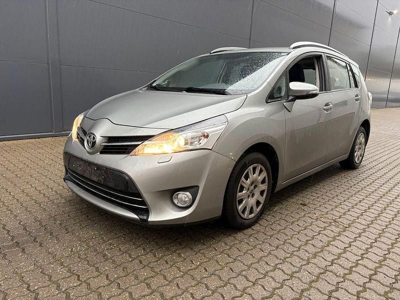 Grau Gebraucht 2013 Toyota Verso Van / Kleinbus | 7.700 € (Guter Preis) - Bild 1/4