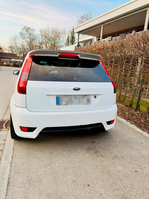 Gebraucht Ford Fiesta ST 150 PS (110 kW) 2007 Weiß Kleinwagen