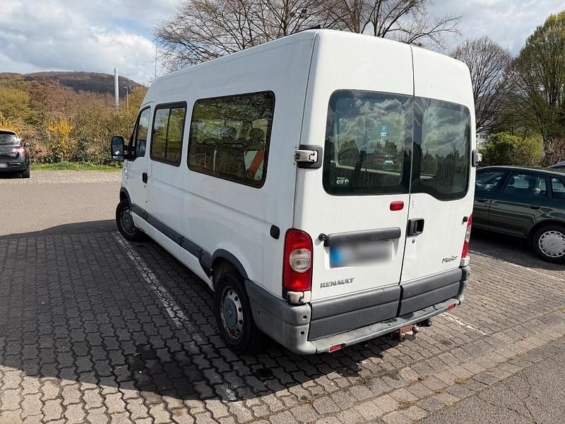 Second-hand Renault Master 120 CP (88 kW) 2010 Alb Monovolum