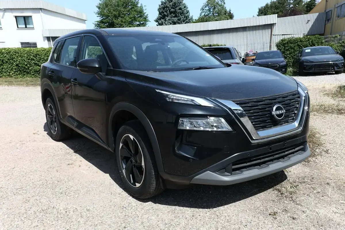Neu Nissan X-Trail Acenta 163 PS (119 kW) 2026 Diamond black metallic SUV