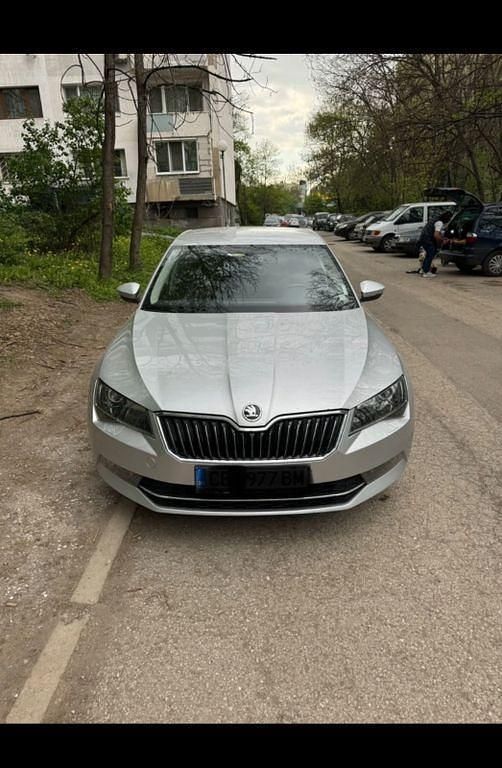 Silber Gebraucht 2016 Skoda Superb Ambition Limousine | 16.700 € (Fairer Preis) - Bild 1/4