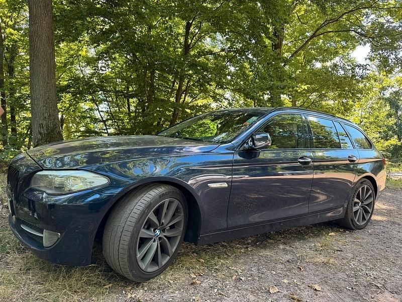 Blau Gebraucht 2010 BMW 530 Kombi | 7.900 € (Fairer Preis) - Bild 1/4