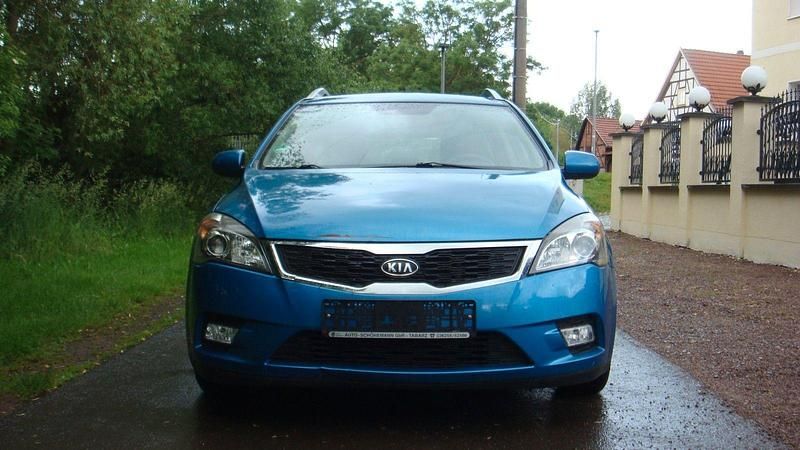 Gebraucht Kia Ceed DREAM-TEAM Edition 116 PS (85 kW) 2011 Blau Kleinwagen